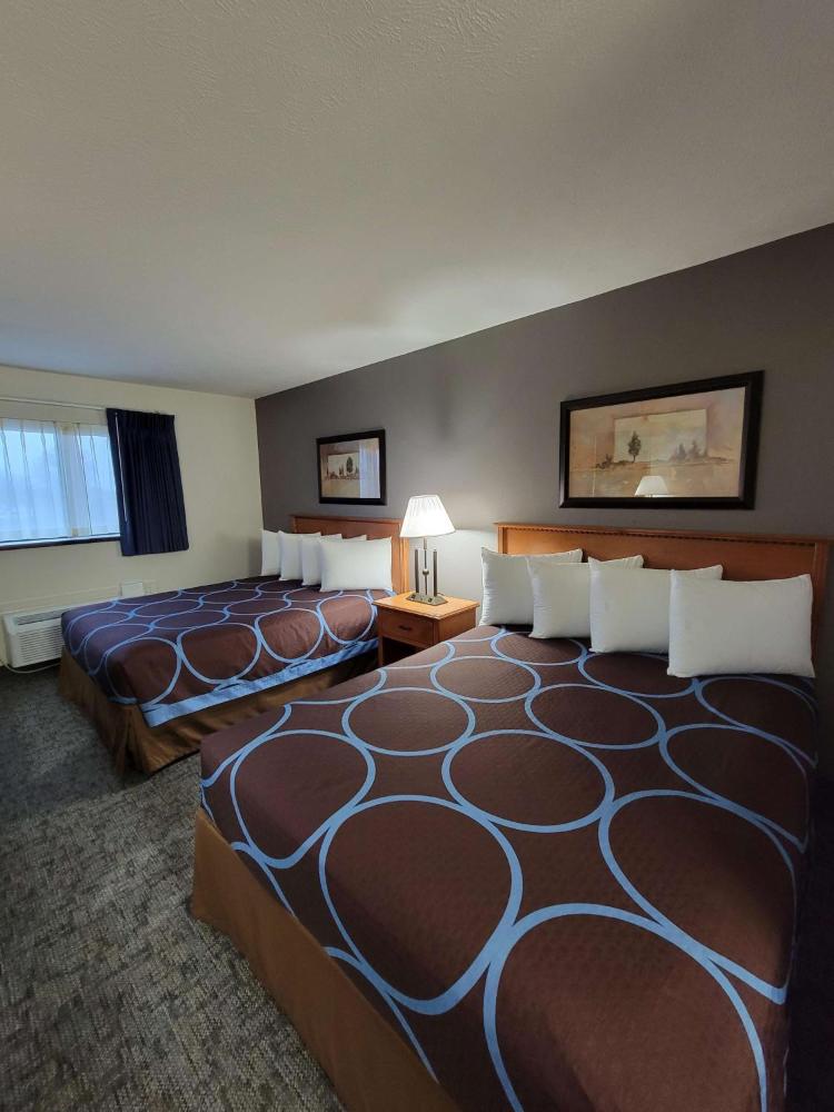 Queen Rooms with Two Queen Beds - Non-Smoking interior
