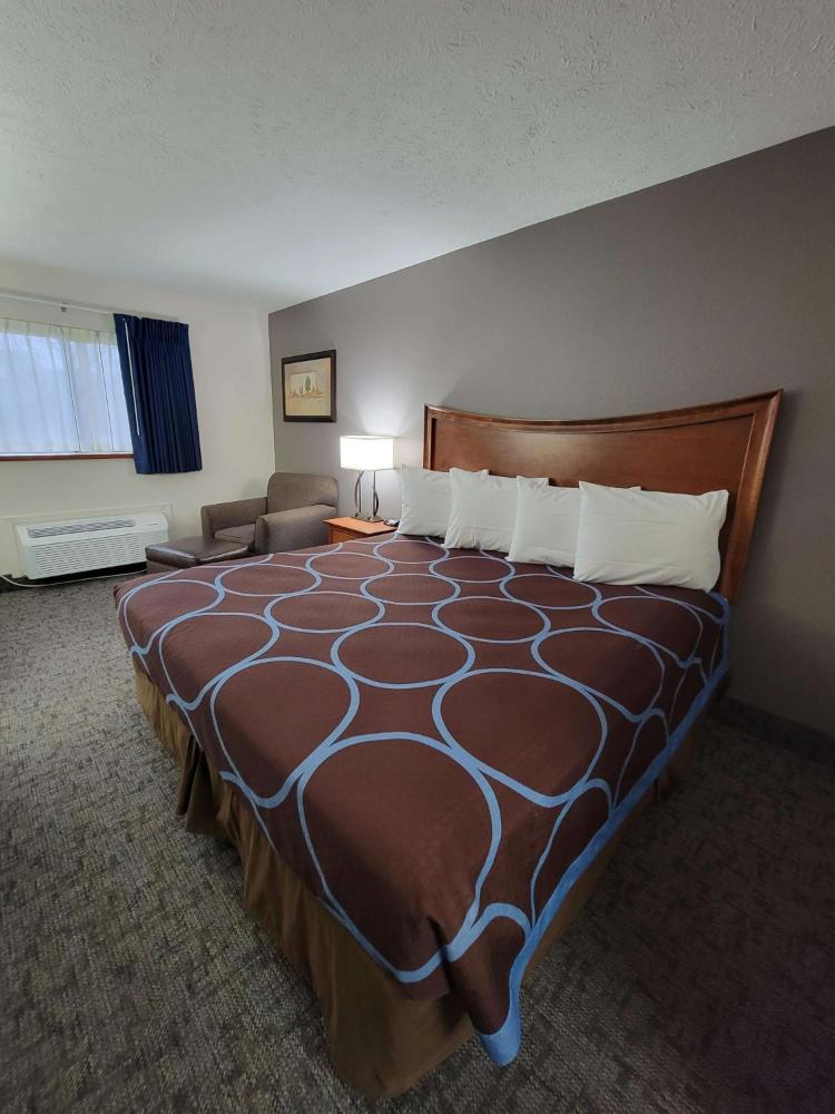 Large King Room - Non-Smoking interior